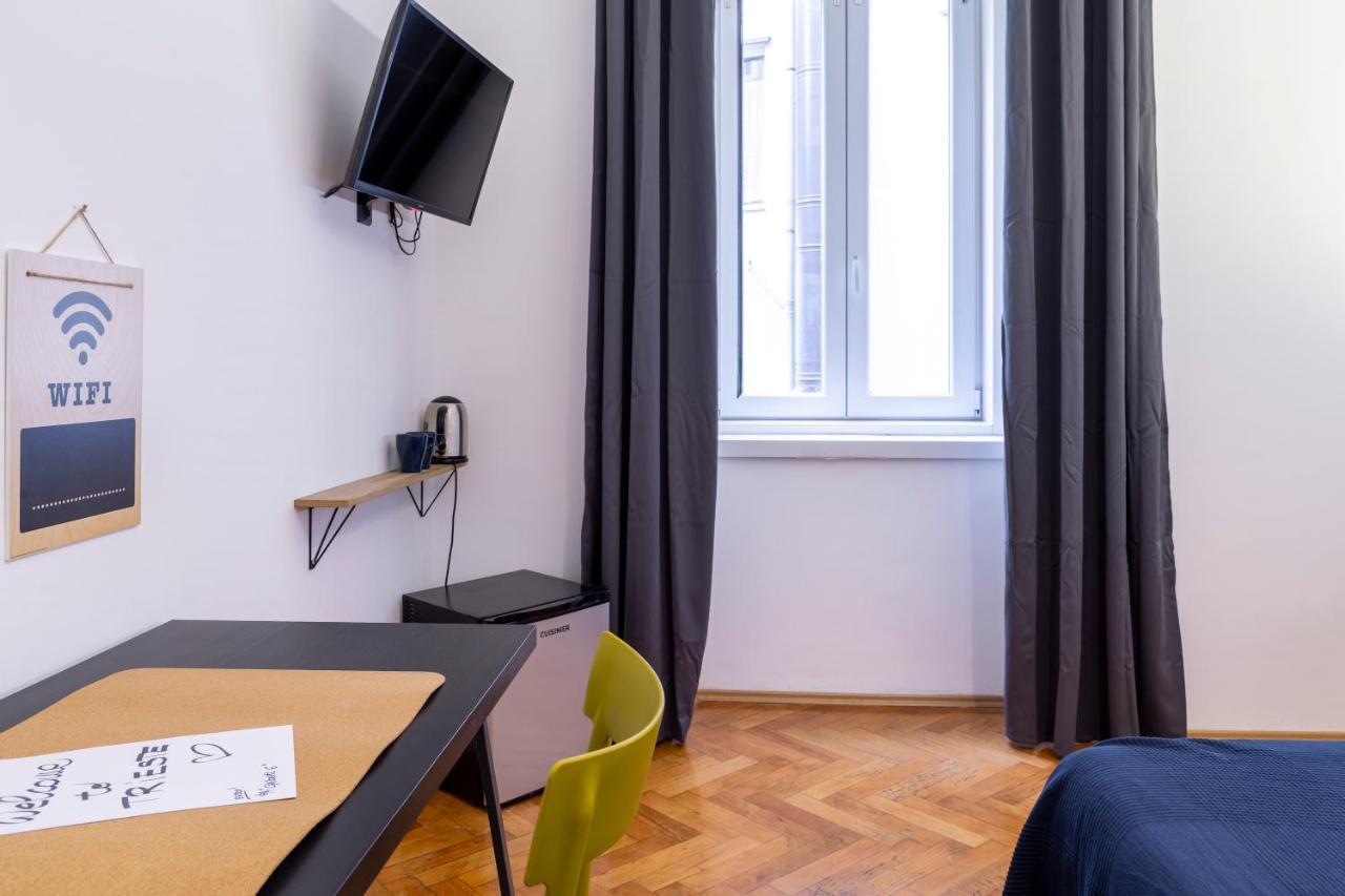 Pregiata Camera Con Bagno Privato - Blu Di Persia Trieste Luaran gambar