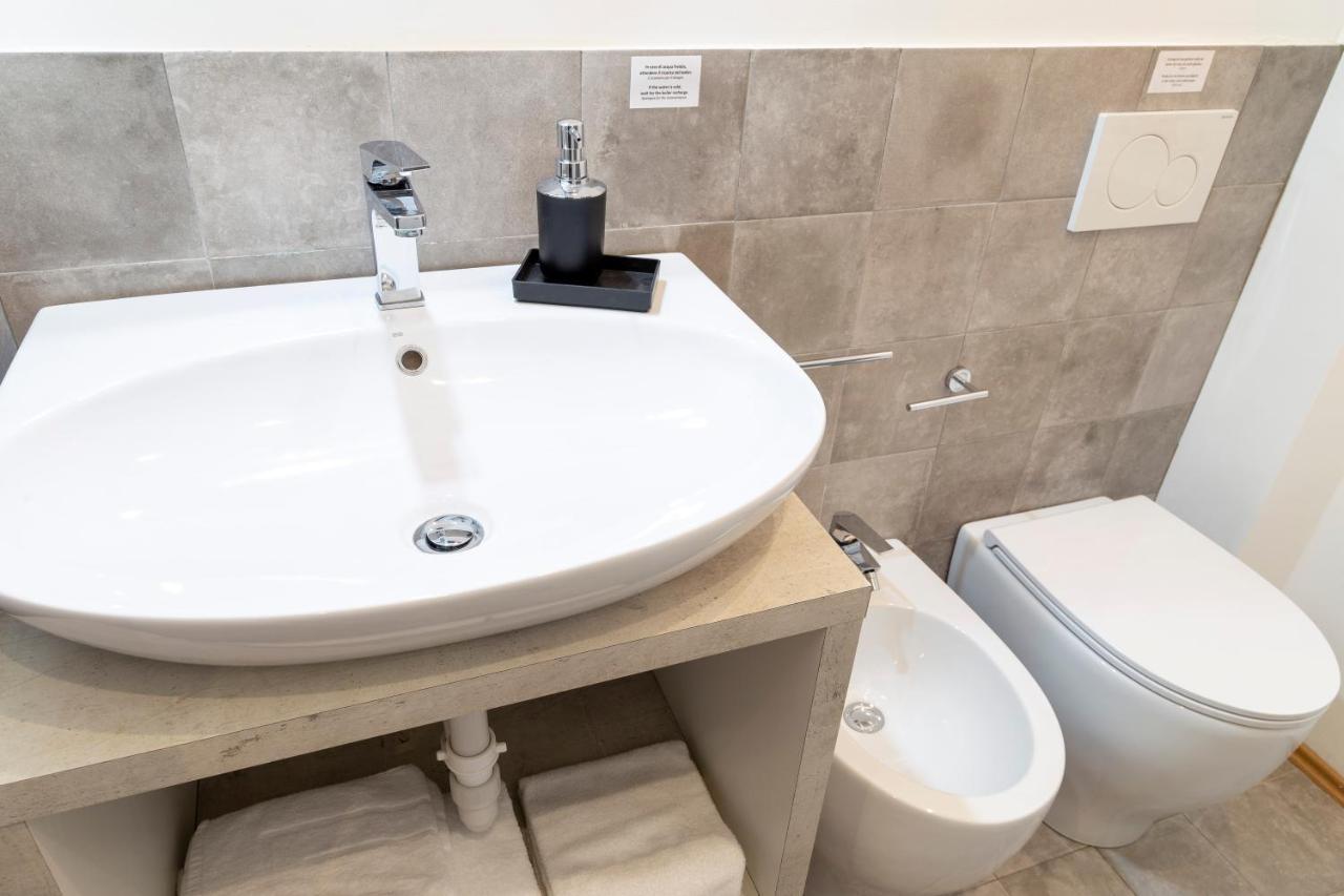 Pregiata Camera Con Bagno Privato - Blu Di Persia Trieste Luaran gambar